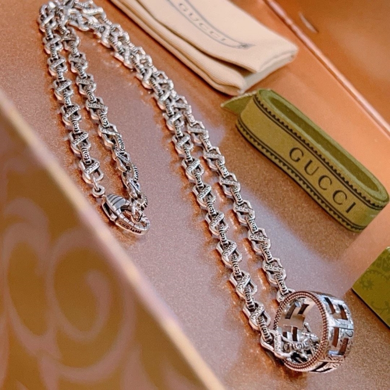 G*u*i necklaces
